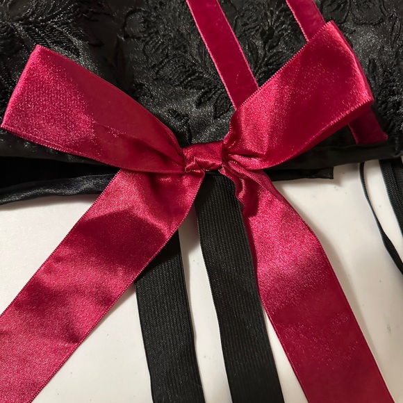 Leg Avenue Black and Red Corset with Lace Accents - Picture 5 of 6